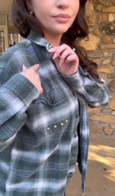 Load image into Gallery viewer, Vintage Guns N’ Roses Flannel